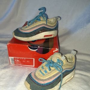 Kids sneakers